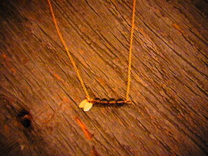 VIRGINIE MONROE �V�R�΃r�[�Y�ƃS�[���h�v���[�g�̗t�̃l�b�N���X[VM3]