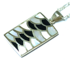 ���Ɣ��̃E���R�@�y���_���g�i�g�b�v�̂݁j[mp0356]