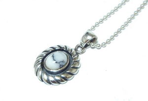 �n�E���C�g�E�c�C�X�g�y���_���g�g�b�v[]