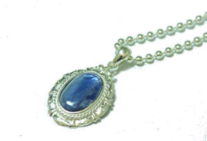 �J�C���i�C�g�̃l�b�N���X[]